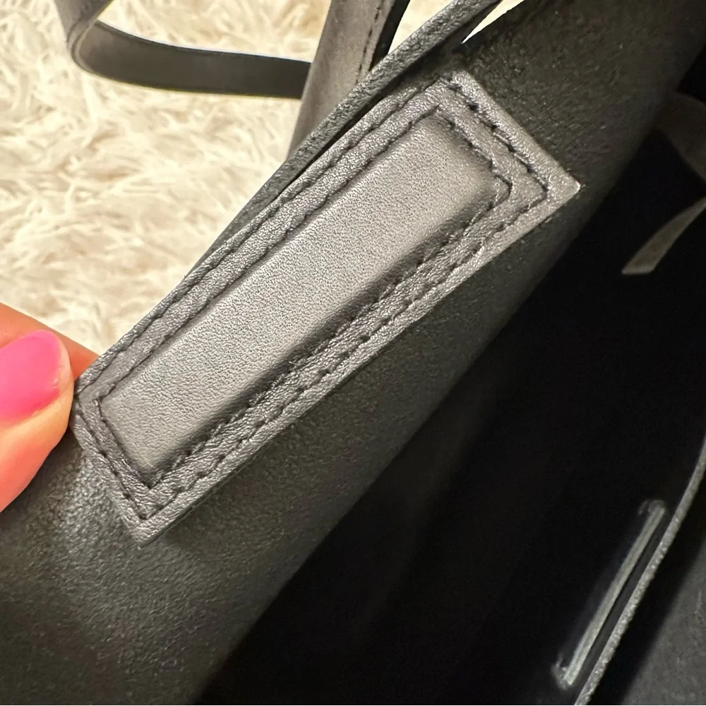 Madewelll The Sydney Shoulder Bag in black